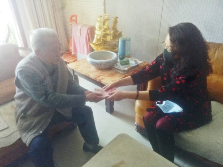 热诚写大爱，，，，质朴映赤心