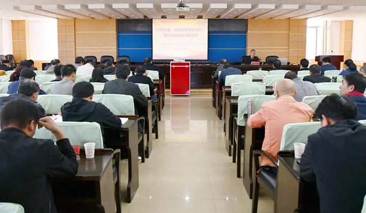 云维集团开展“以案为鉴，，以身边事教育身边人”警示教育专题党课