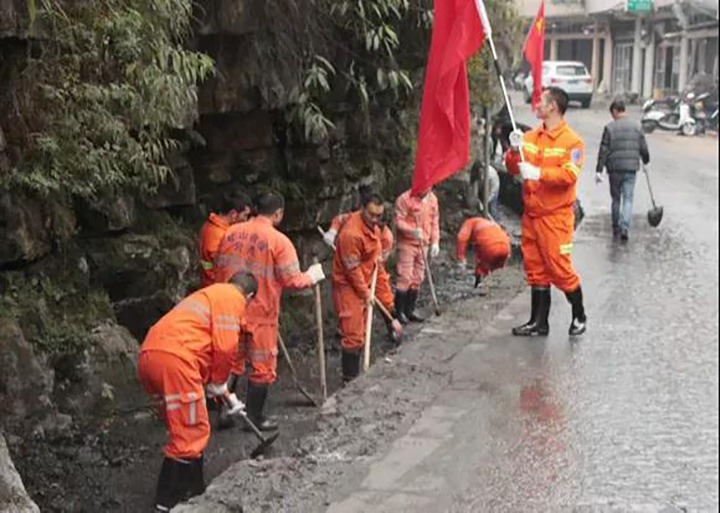 镇雄煤业党委开展“双报到双效劳双报告”活动