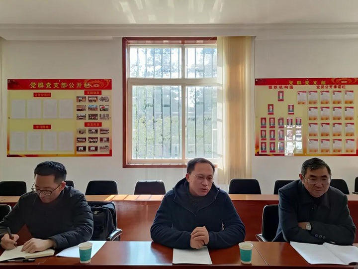 云煤（pp电子）集团党委委员、副总司理张清到可保煤矿公司开展春节送温暖慰问活动