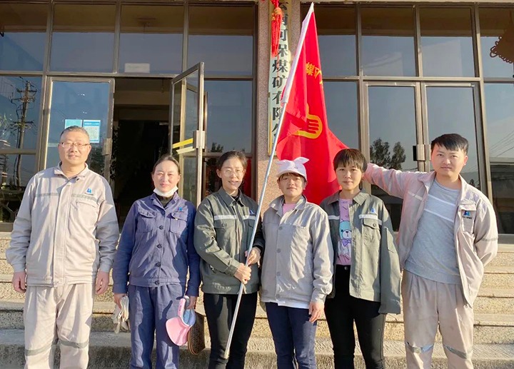 云南可保煤矿有限公司团支部开展学雷锋自愿效劳活动