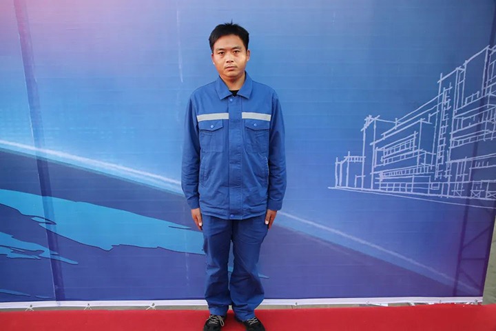 在岗位上坚守，，在通俗中出彩——省十八届职工职业手艺大赛掘进机司机手艺状元王福刚诠释“工匠精神”