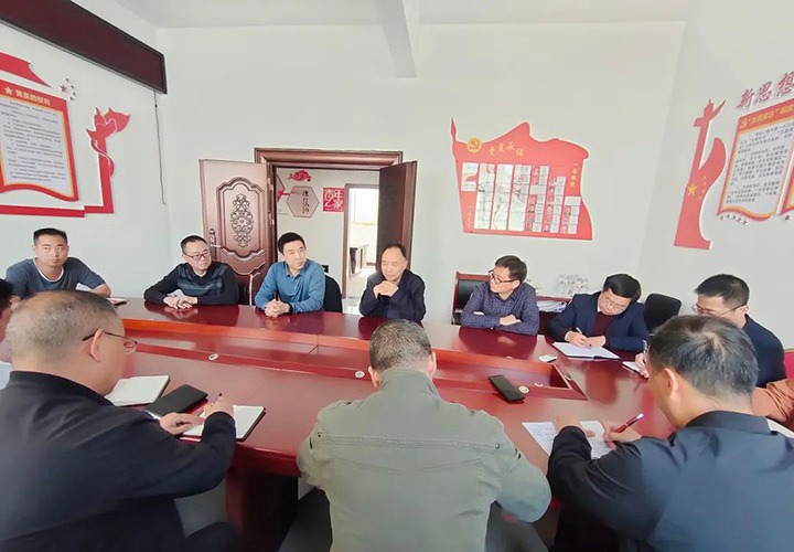 云煤（pp电子）集团党委书记、董事长宁德刚到集团挂钩帮扶点探望慰问驻村事情队员