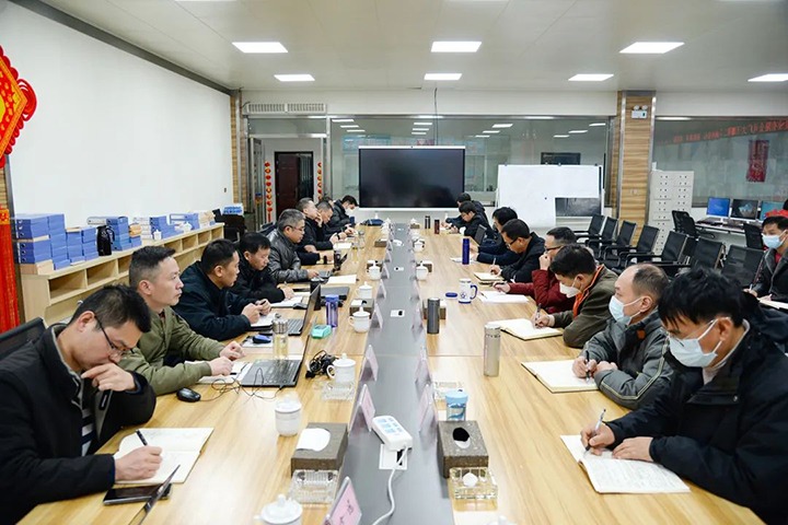 国家矿山清静监察局重庆局党组成员、一级巡视员唐其武一行到恩洪煤业公司开展督导帮扶