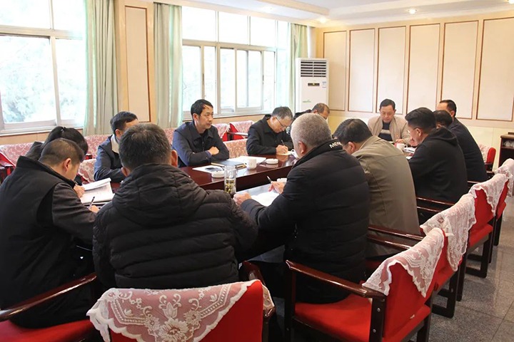 云煤（pp电子）集团党委委员、副总司理缪和星一行到田坝煤矿公司指导2022年度民主生涯会