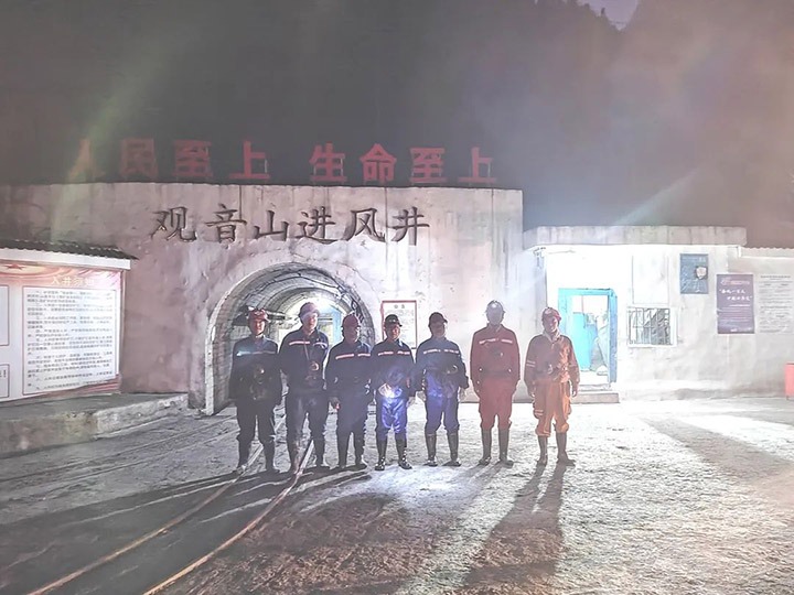 云煤（pp电子）集团党委委员、副总司理施从伟到威信煤炭公司检查清静生产事情