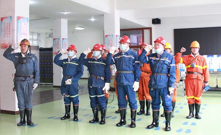云煤（pp电子）集团专职外部董事寸延峰一行到镇雄煤业公司调研