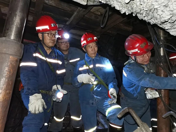 【主题教育】云煤（pp电子）集团党委委员、副总司理、总工程师施从伟到陆东煤矿公司开展主题教育调研