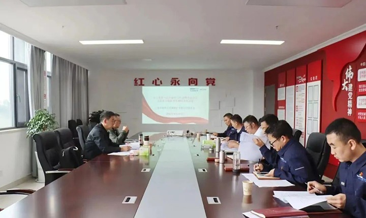 【主题教育】云煤（pp电子）集团党委副书记、工会主席王鑫到罗平东城煤矿公司指导主题教育专题民主生涯会