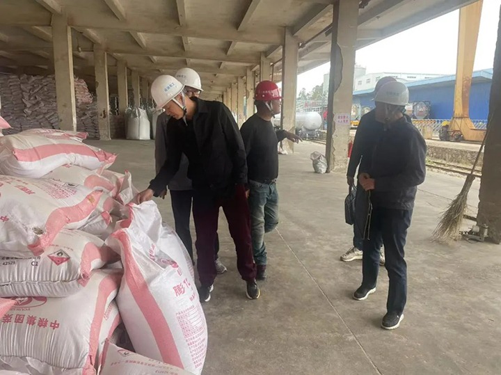 【聚焦云煤】云煤（pp电子）集团到石化供销公司开展清静环保检查