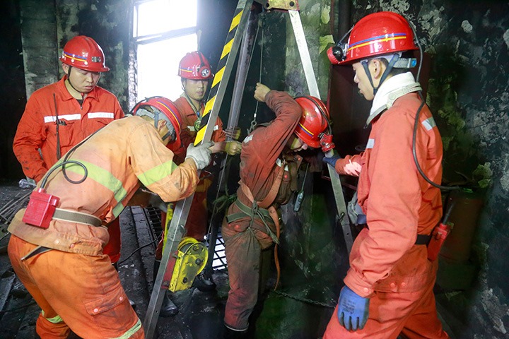 观音山煤矿驻矿中队团结一心，，，圆满完成储煤厂1号制品仓整理使命