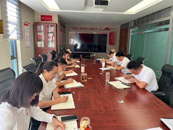 pp电子地产党支部开展“凝心聚力促刷新，，，驻足岗位做孝顺”主题党日活动