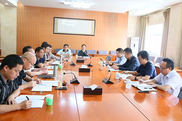 云煤集团党委委员、副总司理、总工程师施从伟一行到羊场煤矿公司调研