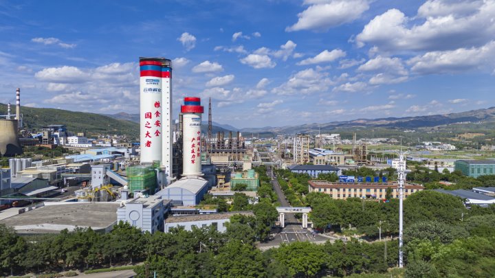 立异高！解化清洁能源公司粗甲醇年产量突破25万吨，，，圆满完玉成年生产使命