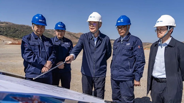 胡均现场督导解化绿源化工搬家转型升级项目强调：以专业化标准、科学化治理推动项目高质量建设